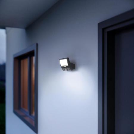 STEINEL XLED curved S LED Außenstrahler in Anthrazit