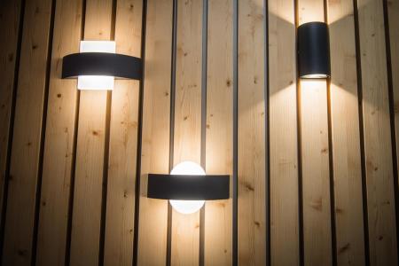 OSRAM LED Außen Wandleuchte Endura Style dunkelgrau/weiß IP44 -mit Lichtaustritt oben und unten in Dunkelgrau aus Aluminium, für Fassaden-/Eingänge