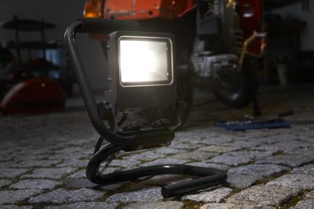 Osram LED WORKLIGHT 30W 840 S-STAND 4000K IP65 LED-Baustrahler mit Tragegriff grau