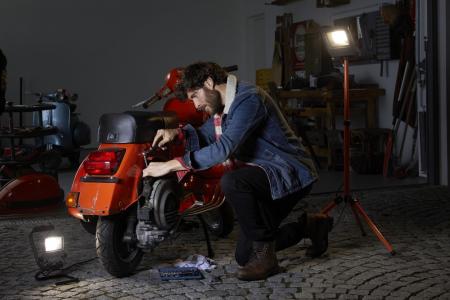 Osram LED WORKLIGHT 30W 840 S-STAND 4000K IP65 LED-Baustrahler mit Tragegriff grau