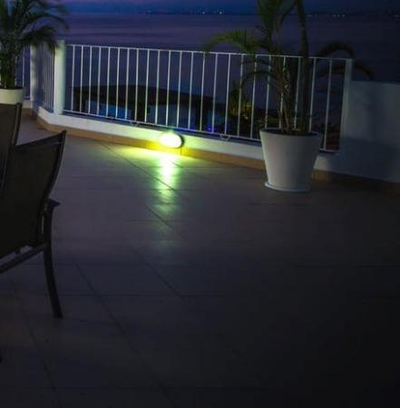 OSRAM Bulkhead Essential Oval E27 Wandleuchte & Deckenleuchte, Weiß, IP44, Schutzkorb, max. 10 W LED