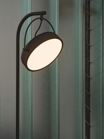 Osram Stehleuchte Decor Puck aus Stahl in Schwarz mit warmweißem Licht - 1,8 m Kabel mit Schalter/  Stecker