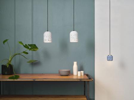 Pendelleuchte Decor Pill aus Terrazzo Stein mit E27 Fassung in Weiß gesprenkelt Ø 15 cm