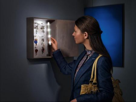 OSRAM Mobile LED-Leuchte in Form eines Lichtbalkens kompakt weiss  - batteriebetrieben, magnetische Befestigung, Klebemontage, kompakt für Innenräume