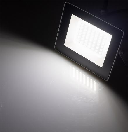 ChiliTec LED-Fluter "CTF-SLW 30" IP65, 30W, 2503lm, 4000K neutralweiß