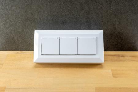 ChiliTec 3-fach Steckdosenblock, weiß 250V~/ 16A, Aufbaumontage mit Klappen