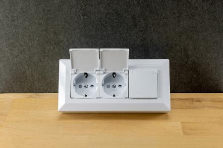 ChiliTec 3-fach Steckdosenblock, weiß 250V~/ 16A, Aufbaumontage mit Klappen