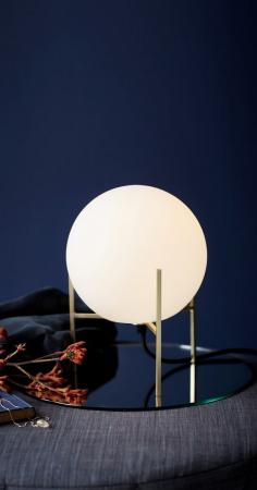 Nordlux Messingfarbene Tischleuchte mit opalweißer Glaskugel