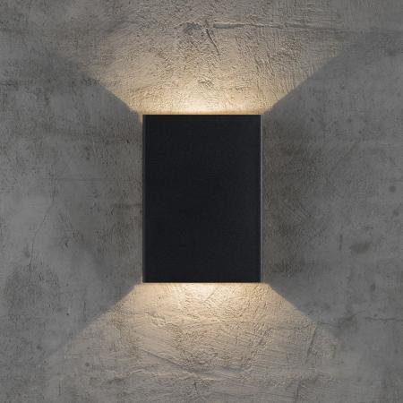 Mattschwarze LED-Außenwandleuchte mit sehr vielen veränderbaren Abstrahlvarianten up&down