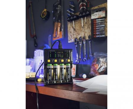 Armytek Uni C4 Plug type C - universelles Ladegerät mit intelligenter automatischer Erkennung von Batterietyp, Ladezustand und optimalem Strom