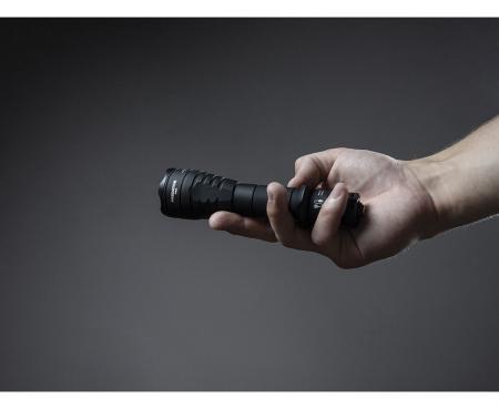 Armytek Predator Pro White LED Taschenlampe akkubetrieben Magnet USB, Warmes Licht