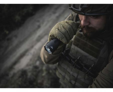 Armytek Dobermann Pro Magnet USB LED Taschenlampe akkubetrieben Warmes Licht