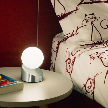 Gravity Designer LED Tischleuchte aus Nickel satiniert und geblasenem Glas dimmbar von Fabas Luce