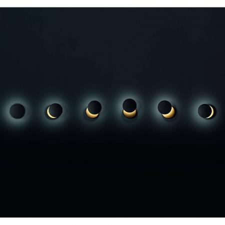 Ara Verstellbare dimmbare LED Wandleuchte in Schwarz-Gold von Fabas Luce