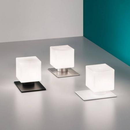 Zara Elegante kubische LED-Tischleuchte in Nickel satiniert & geblasenes Glas von Fabas Luce