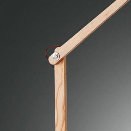 Sveva Steh- und Leseleuchte aus Eschenholz in Weiß/ Esche mit verstellbarem Leuchtkopf & Fußschalter von Fabas Luce