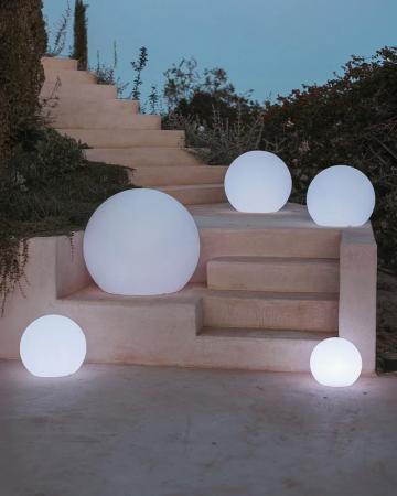 New Garden BULY 40 SOLAR LED Gartenkugel mit RGB-Farben und warmen und kaltem Licht IP65, in&out einsetzbar, IP65, Ø 40cm