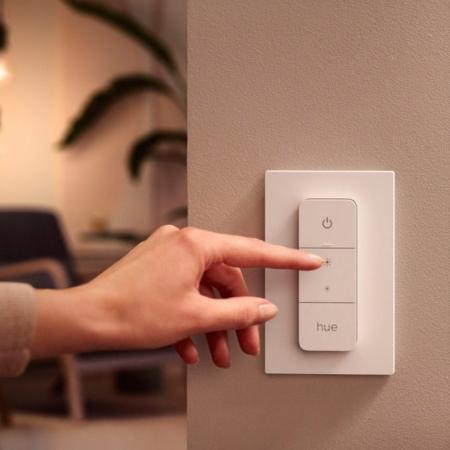Philips Hue White Ambiance Extra Große LED-Deckenleuchte ENRAVE mit Dimmschalter in Schwarz Ø55,1cm