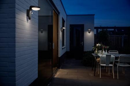 Philips Wandleuchte Tyla in Anthrazit mit Bewegungsmelder und Dämmerungssensor warmweißes Licht