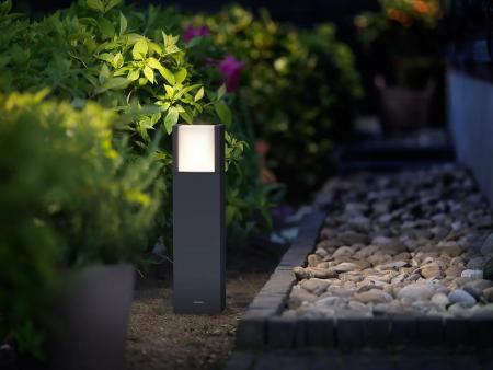 Philips ultraeffiziente Wegeleuchte Arbour in stilvollem Anthrazit 3000K warmweißes Licht