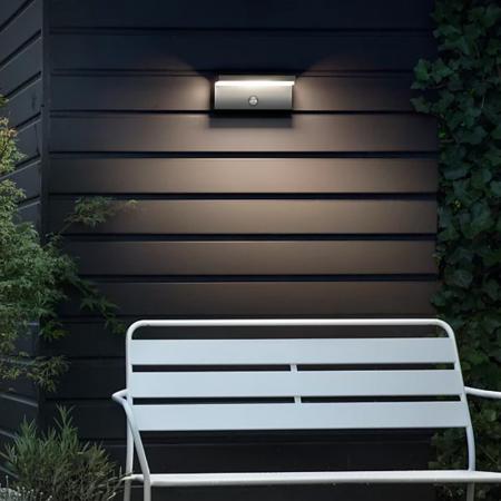 Philips myGarden LED Aussenwandleuchte Bustan Anthrazit mit Bewegungsmelder - warmweißes Licht