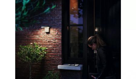 Philips ultra effiziente Solar Wandleuchte Zonal in Schwarz mit Tageslicht- und Bewegungssensor IP44 warmweißes Licht