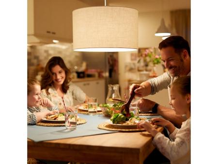 PHILIPS WiZ Smart LED Kerzenlampe C37 4,9W wie 40W E14 470lm RGB+CCT 2200–6500K dimmbar WLAN Bluetooth Matter