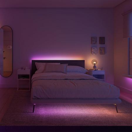 Philips Hue Essential 5-Meter-LED-Lightstrip, RGB, flexible Innenbeleuchtung, App- und Sprachsteuerung, kompatibel mit Alexa, Google Assistant und Apple Home