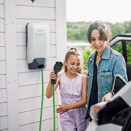 KEBA KeContact P40 Pro 22 kW, 3-phasig, 6 m Typ-2-Kabel, Weiß, LTE, WLAN, LAN, Bluetooth, RFID, MID, Hersteller-Art.-Nr. 131.119