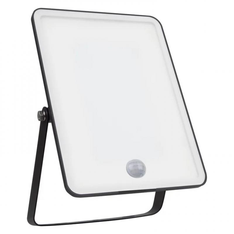 Aktion: Nur noch angezeigter Bestand verfügbar:   LEDVANCE LED Outdoor Fluter / Scheinwerfer mit Sensor 50W 6500K kaltweißes Licht IP65 schwarz - leistungsstark