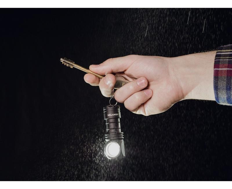 Armytek Wizard C1 Pro Magnet USB Taschenlampe und Stirnlampe 4 in1 mit Magnethalterung akkubetrieben warmes Licht