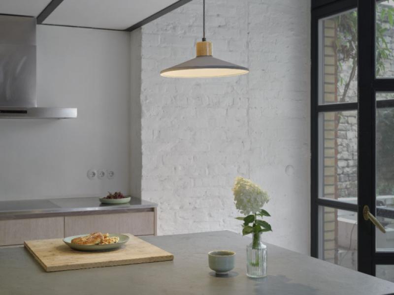 OSRAM E14 OSRAM Flat Lampe ultra-kompakte und flache LED Lampe 3,5W ersetzt herkömmliche 26W dimmbar 4000K neutralweißes Licht