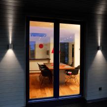 Würfelförmige LED Wandleuchte Helestra SIRI 44 in matt schwarz Up&Down IP54