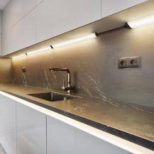 55cm LEDVANCE LED Lichtleiste Linear Angle Frameless Sensor schwarz - mit umschaltbarer Farbtemperatur