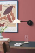 Halo Design Wandleuchte Kjøbenhavn mit halbrundem Opalglasschirm & schwarzem flexiblem Arm
