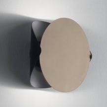 Shield LED-Wandleuchte mit verstellbarem Wandschild in Schwarz/Gold von Fabas Luce